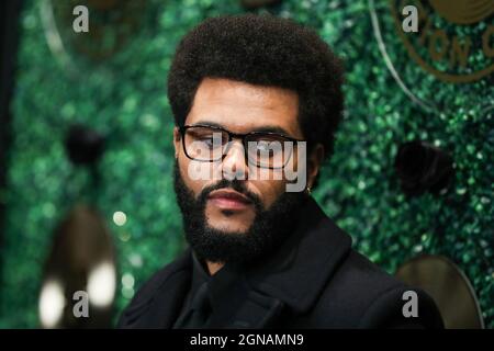 West Hollywood, Usa. September 2021. WEST HOLLYWOOD, LOS ANGELES, KALIFORNIEN, USA - 23. SEPTEMBER: Der Sänger The Weeknd (Abel Makkonen Tesfaye) kommt zu den 1. Jährlichen Black Music Action Coalition's Music in Action Awards, die am 23. September 2021 im 1 Hotel West Hollywood in West Hollywood, Los Angeles, Kalifornien, USA, abgehalten werden. (Foto: Xavier Collin/Image Press Agency/Sipa USA) Quelle: SIPA USA/Alamy Live News Stockfoto