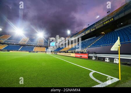 Gesamtansicht vor der spanischen Liga, La Liga Santander, wurde am 23. September 2021 im Nuevo Mirandilla Stadion in Cadiz, Spanien, ein Fußballspiel zwischen Cadiz CF und dem FC Barcelona ausgetragen. Foto Joaquin Corchero / Spanien DPPI / DPPI - Foto: Joaquin Corchero/DPPI/LiveMedia Stockfoto