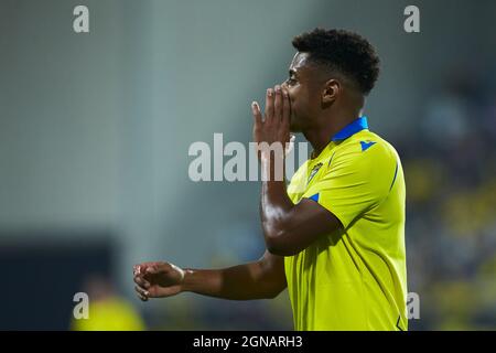 Carlos Akapo von Cadiz Gesten während der spanischen Liga, La Liga Santander, Fußballspiel zwischen Cadiz CF und FC Barcelona im Nuevo Mirandilla Stadion am 23. September 2021, in Cadiz, Spanien. Foto Joaquin Corchero / Spanien DPPI / DPPI - Foto: Joaquin Corchero/DPPI/LiveMedia Stockfoto