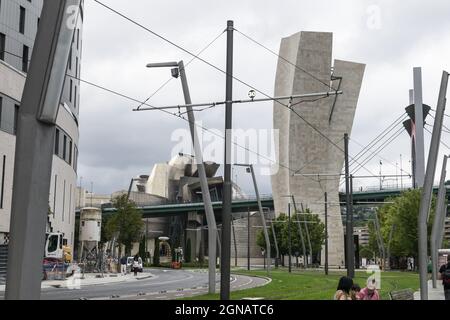 Bilbao, Spanien, September 2019: Fassade des Guggenheim Museums in Bilbao. Stockfoto