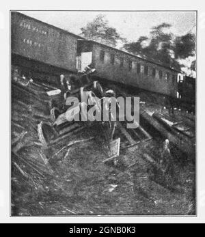 Ein Militärzug, der von den Konföderierten aus dem Buch „der Bürgerkrieg durch die Kamera“ verärgert wurde. Hunderte von lebendigen Fotos, die tatsächlich in der Zeit des Bürgerkriegs aufgenommen wurden, 16 Reproduktionen in Farbe berühmter Kriegsbilder. Die neue Textgeschichte von Henry W. Elson. A. vollständige illustrierte Geschichte des Bürgerkrieges Stockfoto