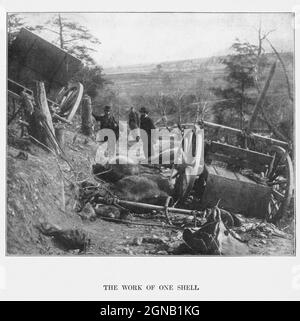 Ein Teil des Havoc wurde durch den Angriff von Sedgwick am 3. Mai 1863 auf Marye's Heights verübt. Kaum hatten sie die Steinmauer ergriffen, schwärmten die Siegermächte über den Kamm, die Con-Föderaten aus den Gewehrgruben und nahmen die Waffen der berühmten Washington Artillery gefangen, die die Höhen so lange bewacht hatte, Aus dem Buch "der Bürgerkrieg durch die Kamera" Hunderte von lebendigen Fotos tatsächlich in der Bürgerkriegszeit aufgenommen, sechzehn Reproduktionen in Farbe von berühmten Kriegsgemälden. Die neue Textgeschichte von Henry W. Elson. Stockfoto