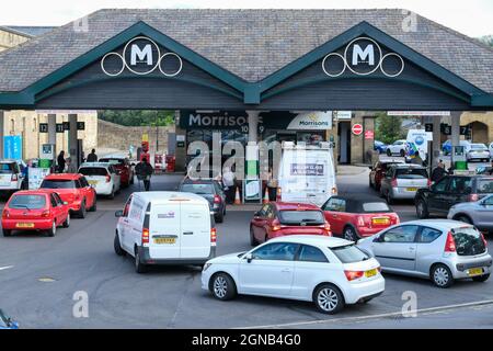 Sheffield, Großbritannien. 24. September 2021: Morrisons Supermarkt in Hillsborough, Sheffield, nördlich von England am Freitag, 24. September 2021. Kredit: Mark Harvey/Alamy Live Nachrichten Stockfoto