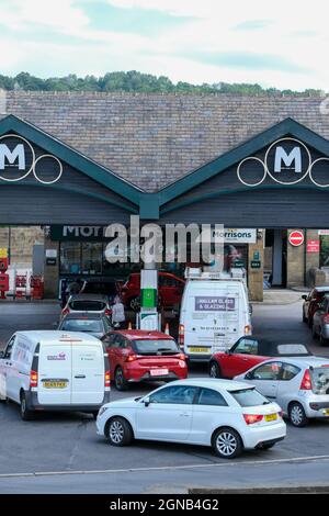 Sheffield, Großbritannien. 24. September 2021: Morrisons Supermarkt in Hillsborough, Sheffield, nördlich von England am Freitag, 24. September 2021. Kredit: Mark Harvey/Alamy Live Nachrichten Stockfoto