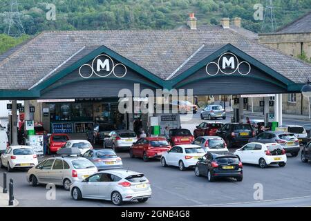 Sheffield, Großbritannien. 24. September 2021: Morrisons Supermarkt in Hillsborough, Sheffield, nördlich von England am Freitag, 24. September 2021. Kredit: Mark Harvey/Alamy Live Nachrichten Stockfoto