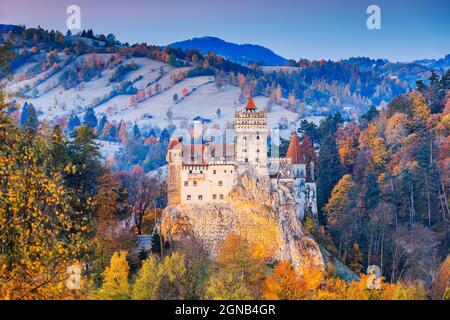 Brasov, Transylvania. Rumänien. Die mittelalterliche Burg Bran, bekannt für den Mythos von Dracula. Stockfoto