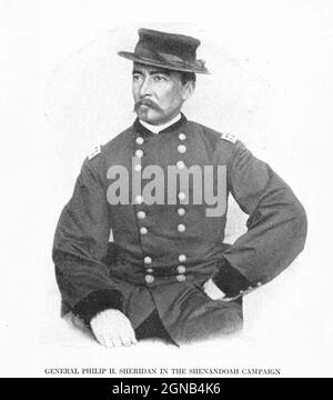 Porträt von Philip Henry Sheridan (6. März 1831[1] – 5. August 1888) war ein beruflicher Offizier der US-Armee und ein General der Union im amerikanischen Bürgerkrieg. Seine Karriere war bekannt für seinen schnellen Aufstieg zum Generalmajor und seine enge Zusammenarbeit mit General-in-Chief Ulysses S. Grant, der Sheridan vom Kommando einer Infanteriedivision im Westlichen Theater übertrug, um das Kavalleriekorps der Armee des Potomac im Osten zu leiten. Im Jahr 1864 besiegte er konföderierte Kräfte unter General Jubal früh im Shenandoah-Tal und seine Zerstörung der wirtschaftlichen Infrastruktur des Tals, genannt 'The Stockfoto