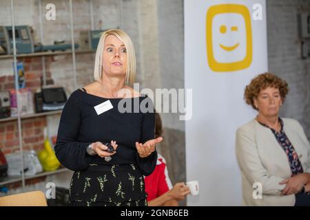 ACHTUNG REDAKTEURE: BERICHTERSTATTUNG IM FOKUS, Verteilung AN BELGA Director Corporate Affairs ERBETEN Telenet Ineke Rampart, abgebildet während einer Pressekonferenz Stockfoto