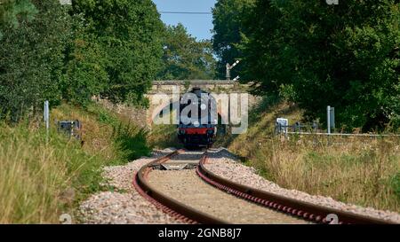 2-6-4 Panzerlokomotive in Dampf auf der Bluebell Railway Stockfoto