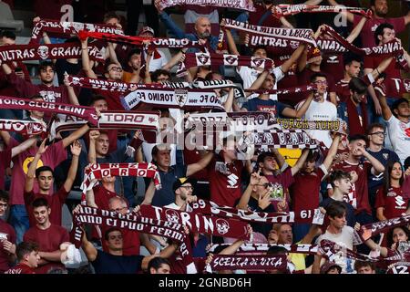 Turin, Italien. September 2021. Torino FC-Fans während des Spiels Torino FC vs SS Lazio, Italienische Fußballserie A in Turin, Italien, September 23 2021 Quelle: Independent Photo Agency/Alamy Live News Stockfoto