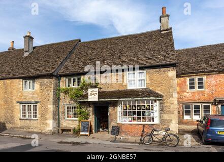 Die malerische Lacock Bakery, Church Street, Lacock Village, Wiltshire, England, VEREINIGTES KÖNIGREICH