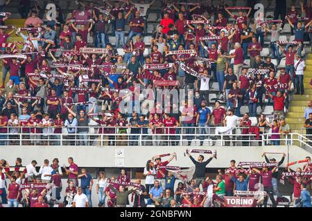 Turin, Italien. September 2021. Fußball-Fans von Turin gesehen auf den Tribünen während der Serie Ein Spiel zwischen Turin und Latium im Stadio Olimpico in Turin. (Foto: Gonzales Photo/Alamy Live News Stockfoto