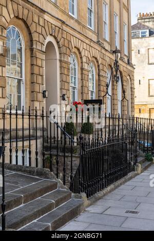 Das Edgar Town House Hotel in der Great Pulteney Street, The City of Bath, Somerset, England, Großbritannien. Ein denkmalgeschütztes georgianisches Gebäude im Stadtzentrum von Bath. Stockfoto