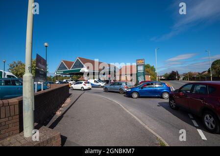 Cheltenham Gloucestershire UK September 24 2021 Panikkauf und Tankengpässe an Tankstellen in Cheltenham Stockfoto