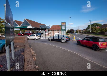 Cheltenham Gloucestershire UK September 24 2021 Panikkauf und Tankengpässe an Tankstellen in Cheltenham Stockfoto