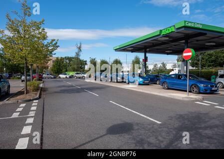 Cheltenham Gloucestershire UK September 24 2021 Panikkauf und Tankengpässe an Tankstellen in Cheltenham Stockfoto