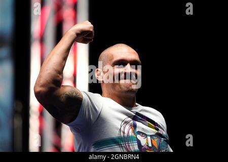 Oleksandr Usyk während einer Einwaage im O2 London. Bilddatum: Freitag, 24. September 2021. Stockfoto