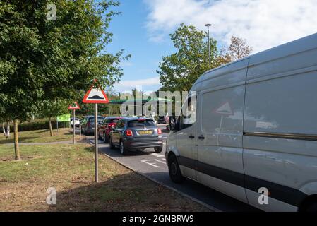 Cheltenham Gloucestershire UK September 24 2021 Panikkauf und Tankengpässe an Tankstellen in Cheltenham Stockfoto