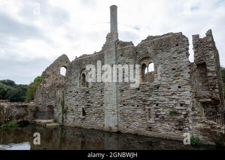 Das Norman House in Christchurch Dorset England ein seltenes Beispiel normannischer Hausarchitektur, die mit den Mauern des Schlosses erbaut wurde Stockfoto