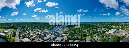 Luftlandschaftsaufnahmen über Bay Shore, Long Island, New York, USA an einem sonnigen Tag Stockfoto