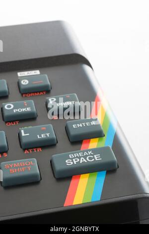 Nahaufnahme der Sinclair ZX Spectrum Tastatur. Konzentrieren Sie sich auf die Befehlstaste Basic BREAK SPACE. Klassischer 8-Bit-Heimcomputer aus den 1980er Jahren (siehe Hinweise). Stockfoto