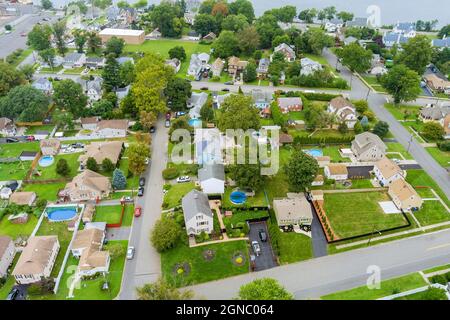 Luftaufnahme modernes Wohnviertel in amerikanischer Stadt, Wohnviertel in Woodbridge NJ Stockfoto