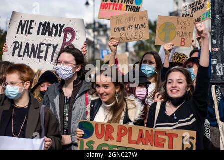 Tausende von Kindern, Schülern und Studenten nahmen an einem marsch in Warschau Teil, der von der MSK - Mlodziezowy Strajk Klimatyczny (Jugendstreik für Klima) - organisiert wurde und Teil der globalen Proteste gegen den Klimawandel "Fridays for Future" ist. Demonstranten fordern von Politikern Maßnahmen in Bezug auf die globale Erwärmung, Luft- und Erdverschmutzung. (Foto von Attila Husejnow / SOPA Images/Sipa USA) Stockfoto