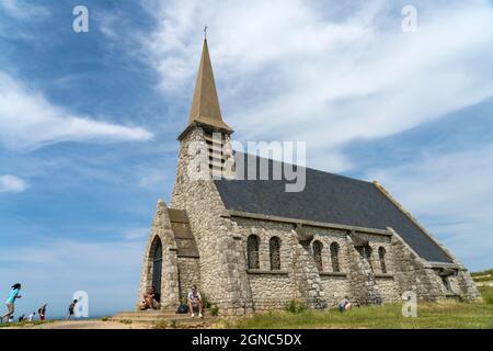 Die Kapelle Notre-Dame de la Garde, Etretat, Normandie, Frankreich | Chapelle Notre-Dame de la Garde, Etretat, Normandie, Frankreich Stockfoto