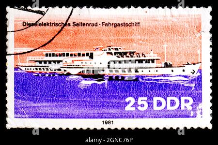 BUNDESREPUBLIK DEUTSCHLAND - UM 1981: Stempel der Binnenschiffe der DDR Dieselelektronisches Seitenrad-Fahrgastschiff (1961–1964) Flussboot, 1981 Stockfoto