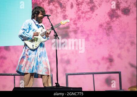 Leeds, Großbritannien 27. August 2021. Simon Neil, James Johnston und Ben Johnston von der Band Biffy Clyro treten auf der Hauptbühne des Leeds Festival 202 auf Stockfoto