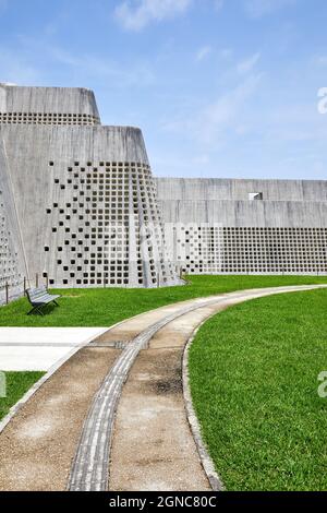 Okinawa Prefectural Museum & Art Museum (Ishimoto Architectural & Engineering Firm, 2007); Naha, Okinawa, Japan Stockfoto