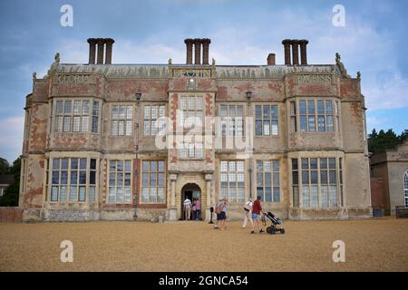 Felbrigg Hall, Norfolk. Das Felbrigg Hall ist ein englisches Landhaus aus dem 17. Jahrhundert in der Nähe von Felbrigg, Norfolk. Das unveränderte Haus aus dem 17. Jahrhundert ist für seine jakobanische Architektur und das feine georgische Interieur bekannt. Stockfoto