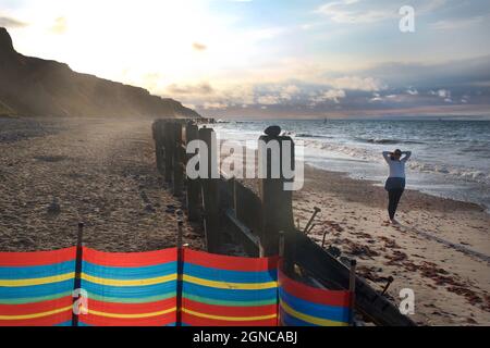 Am Strand von Sidestrand und Overstrand, in der Nähe von Cromer, Norfolk, EnglandSandstrand von Wells Next the Sea, North Norfolk, England, Großbritannien Stockfoto