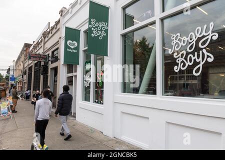 Seattle, USA. 22 September 2021. Macklemores neues Goose Magees Bogey Boys Vintage Mall Geschäft für Golfbekleidung auf dem Capitol Hill. Stockfoto