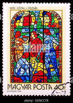 UNGARN - UM 1972. Eine in Ungarn gedruckte Briefmarke zeigt Mosaik vier Frauen Stockfoto