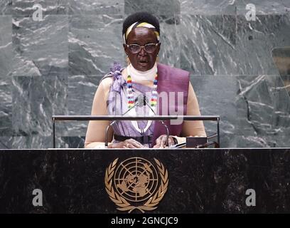 New York, USA. September 2021. Rebecca Nyandeng De Mabior, Vizepräsidentin der Republik Südsudan, spricht bei der 76. Generalversammlung der Vereinten Nationen Generaldebatte in der UN Generalversammlung Hall am Freitag, den 24. September 2021 in New York City. Foto von John Angelillo/UPI Credit: UPI/Alamy Live News Stockfoto