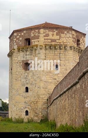 Belgrad, Serbien - 28. August 2021: Historisches Gebäude Nebojsa Tower in Belgrad, Serbien. Stockfoto