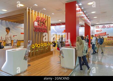 Novi Sad, Serbien - 21. September 2021: Delta Generali Insurance Stand auf der Messe Expo. Stockfoto