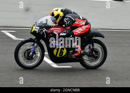 Peter Bardell, James Haydon, Matchless G50, Barry Sheene Memorial Trophy, Goodwood Revival 2021, September 2021, Barry Sheene Memorial Trophy, Fahrräder, Stockfoto