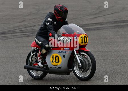 Gary Johnson, Mick Grant, MV Agusta 500/3, Barry Sheene Memorial Trophy, Goodwood Revival 2021, September 2021, Barry Sheene Memorial Trophy, Bikes, c Stockfoto