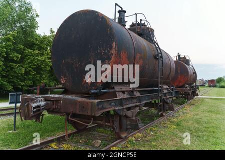 Alter Tankwagen im Freilichtmuseum. Stockfoto