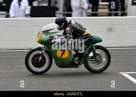 Duncan Fitchett, Jeremy McWilliams, Norton Manx 30M, Barry Sheene Memorial Trophy, Goodwood Revival 2021, September 2021, Barry Sheene Memorial Trophy Stockfoto