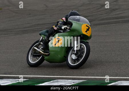 Duncan Fitchett, Jeremy McWilliams, Norton Manx 30M, Barry Sheene Memorial Trophy, Goodwood Revival 2021, September 2021, Barry Sheene Memorial Trophy Stockfoto