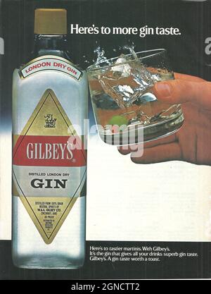 Gilbeys Gin London Gin Vintage-Werbeanzeigenwerbung der 1970er-Jahre in den 1980er-Jahren Stockfoto