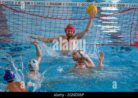 Savona, Italien. September 2021. JUNG Dawid (AZS) beim AZS UW Waterpolo Warschau (POL) gegen CN Terrassa (ESP), len Cup - Champions League Wasserballspiel in Savona, Italien, September 24 2021 Quelle: Independent Photo Agency/Alamy Live News Stockfoto