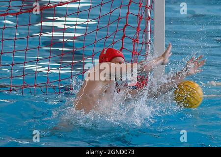 Savona, Italien. September 2021. JUNG Dawid (AZS) beim AZS UW Waterpolo Warschau (POL) gegen CN Terrassa (ESP), len Cup - Champions League Wasserballspiel in Savona, Italien, September 24 2021 Quelle: Independent Photo Agency/Alamy Live News Stockfoto