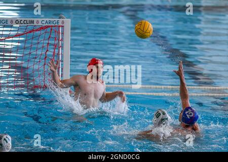 Zanelli Pools, Savona, Italien, 24. September 2021, JUNG Dawid (AZS), KILJAN Krzysztof (AZS) und CHICO AUNOS Jordi (Terrassa) während des AZS UW Waterpolo Warschau (POL) gegen CN Terrassa (ESP) - len Cup - Champions League Wasserball-Spiel Credit: Live Media Publishing Group/Alamy Live News Stockfoto