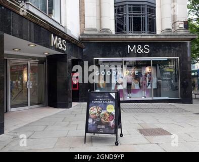 NOTTINGHAM, GROSSBRITANNIEN - 29. Jul 2021: Das Geschäft von Marks and Spencer in Nottingham, Großbritannien Stockfoto