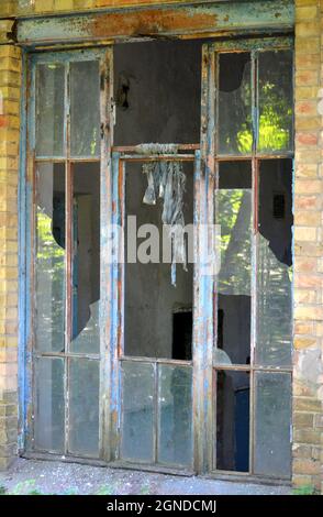 Alten zerbrochenes Fenster Stockfoto