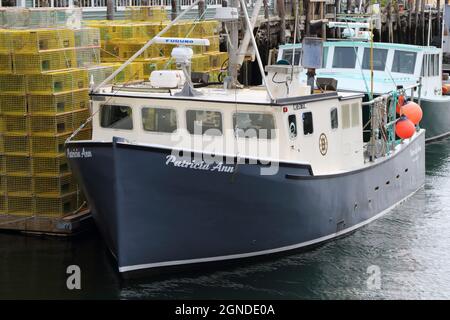 Hummerfallen auf einem Kai in Portland, Maine, USA Stockfoto